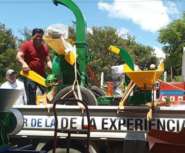 Entrega de picadoras a cliente en Matagalpa